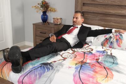 Mariposa Airways - Pantyhose Destruction Gallery - Photo 7